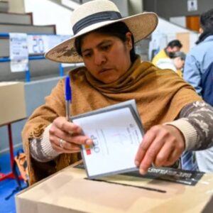 bolivyada devlet baskanligi secimi ikinci tura kaldi merkez sag aday ve muhalif is insani burun buruna kNf2Z7pE