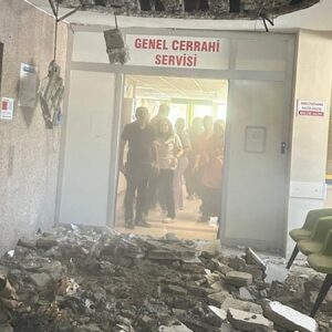 turkiye depremi konusurken 8 yildir curuk olan hastanenin tavani coktu 6cCPmly7