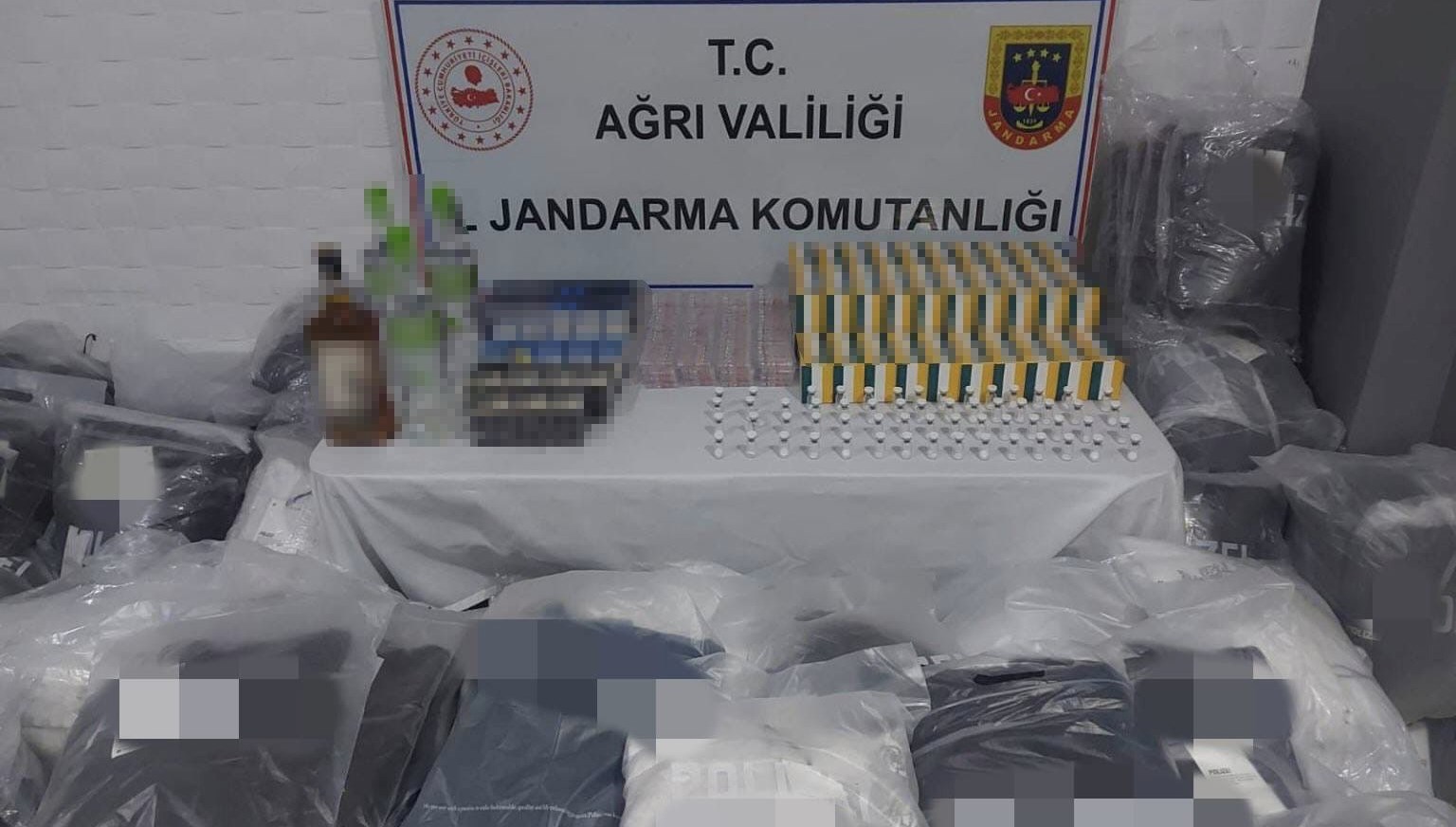 agrida kacakcilik operasyonu ilac kiyafet sigara ve alkol ele gecirildi wYLvWmpi