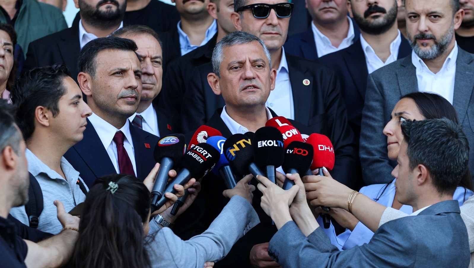 ak partiden ozgur ozel hakkinda suc duyurusu 97LJP5PX