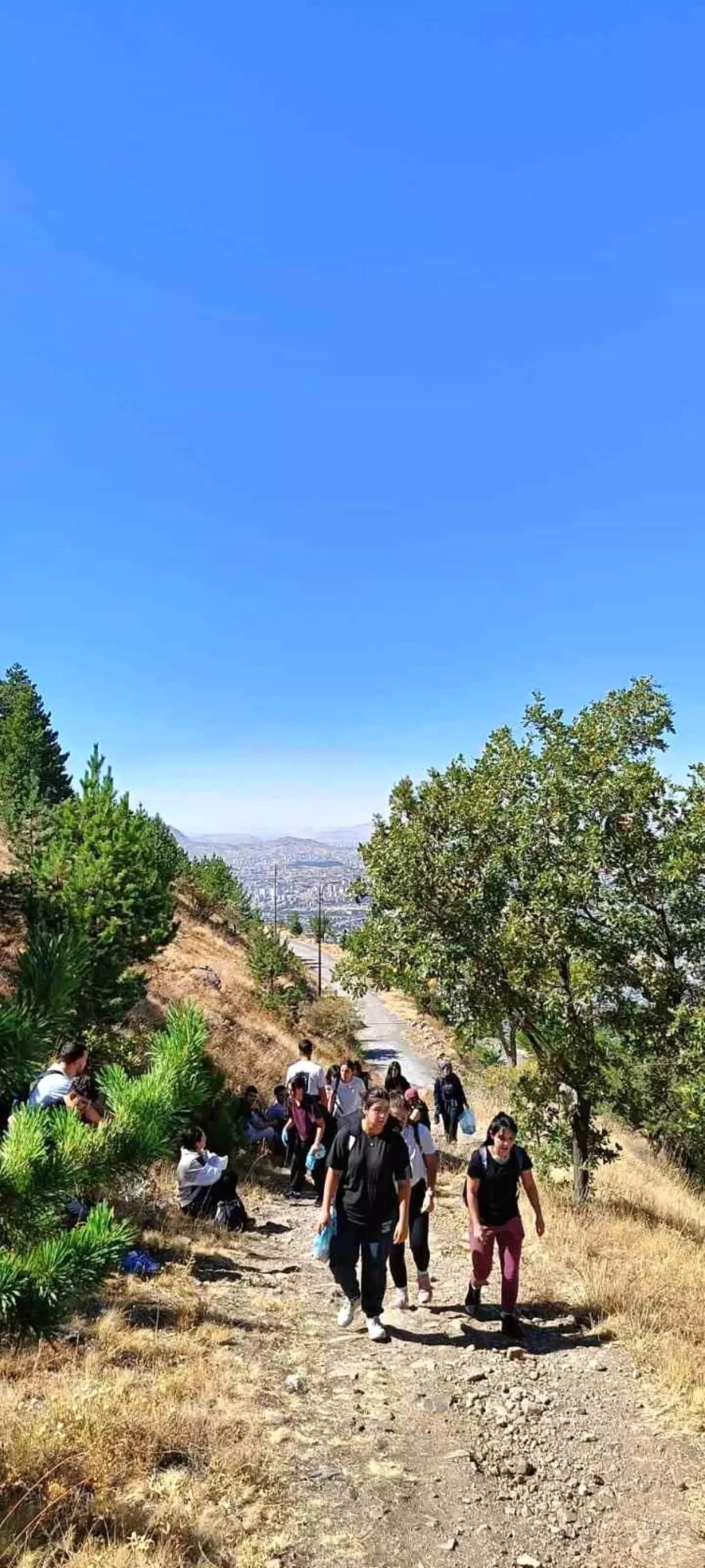 ali daginda zirve tirmanisi ve cevre temizligi 8QySi7Db