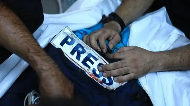 gazze seridinde bir gazeteci daha israil saldirisinda oldu ZZ6AITJ2