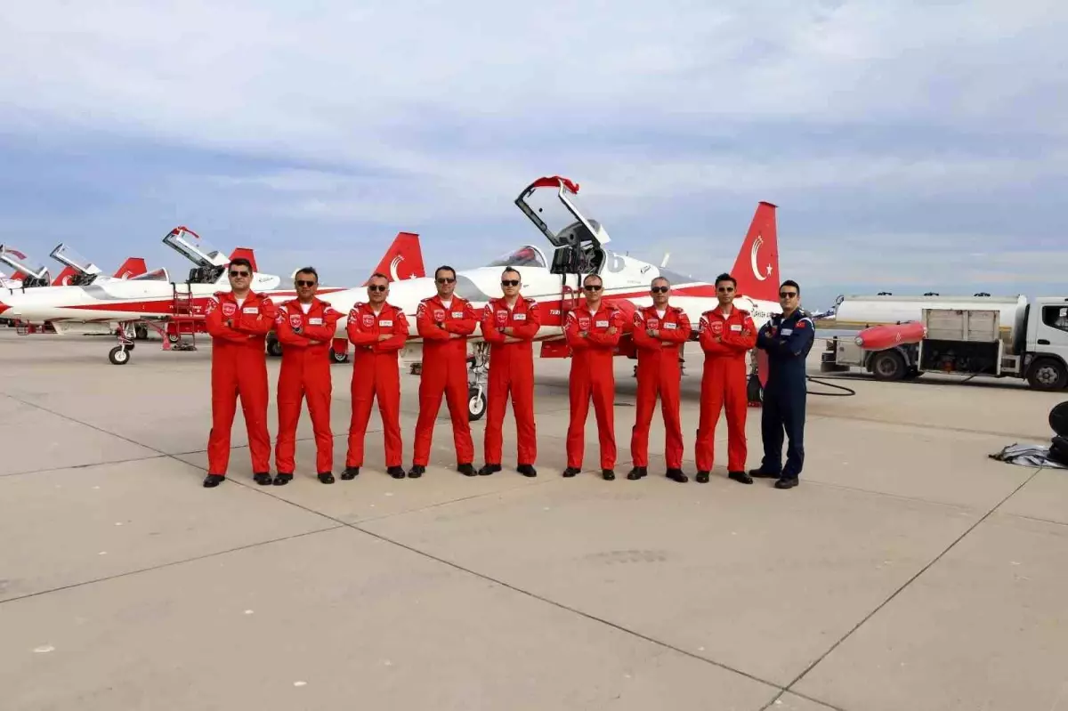 turk yildizlari teknofestte gosteri yapti rhAmQ2Pd