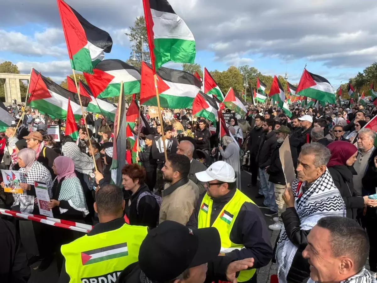 berlinde filistin icin buyuk gosteri 16 bin kisi bir araya geldi 3lqbXTkh.jpg