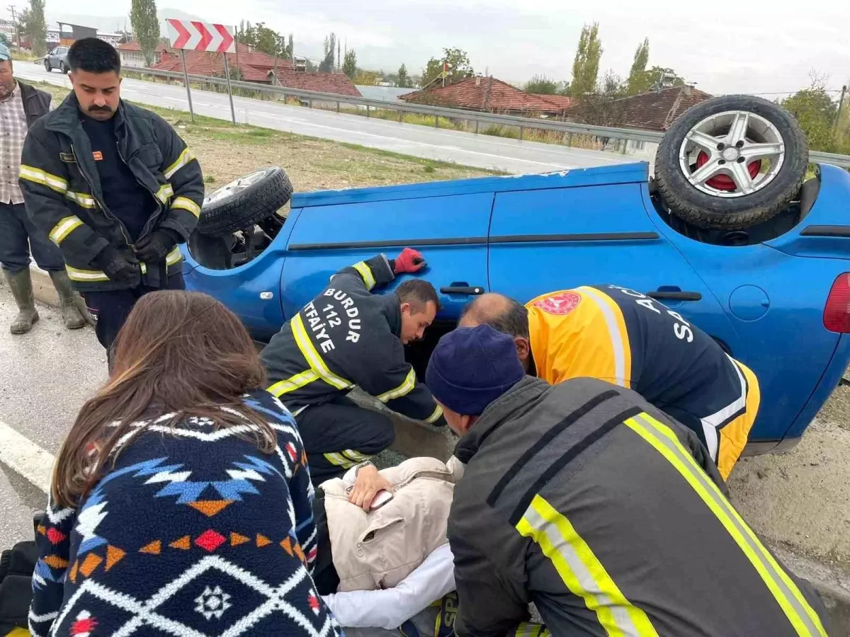 burdurda trafik kazasi surucu sikisti itfaiye kurtardi aX5pQr1C.jpg
