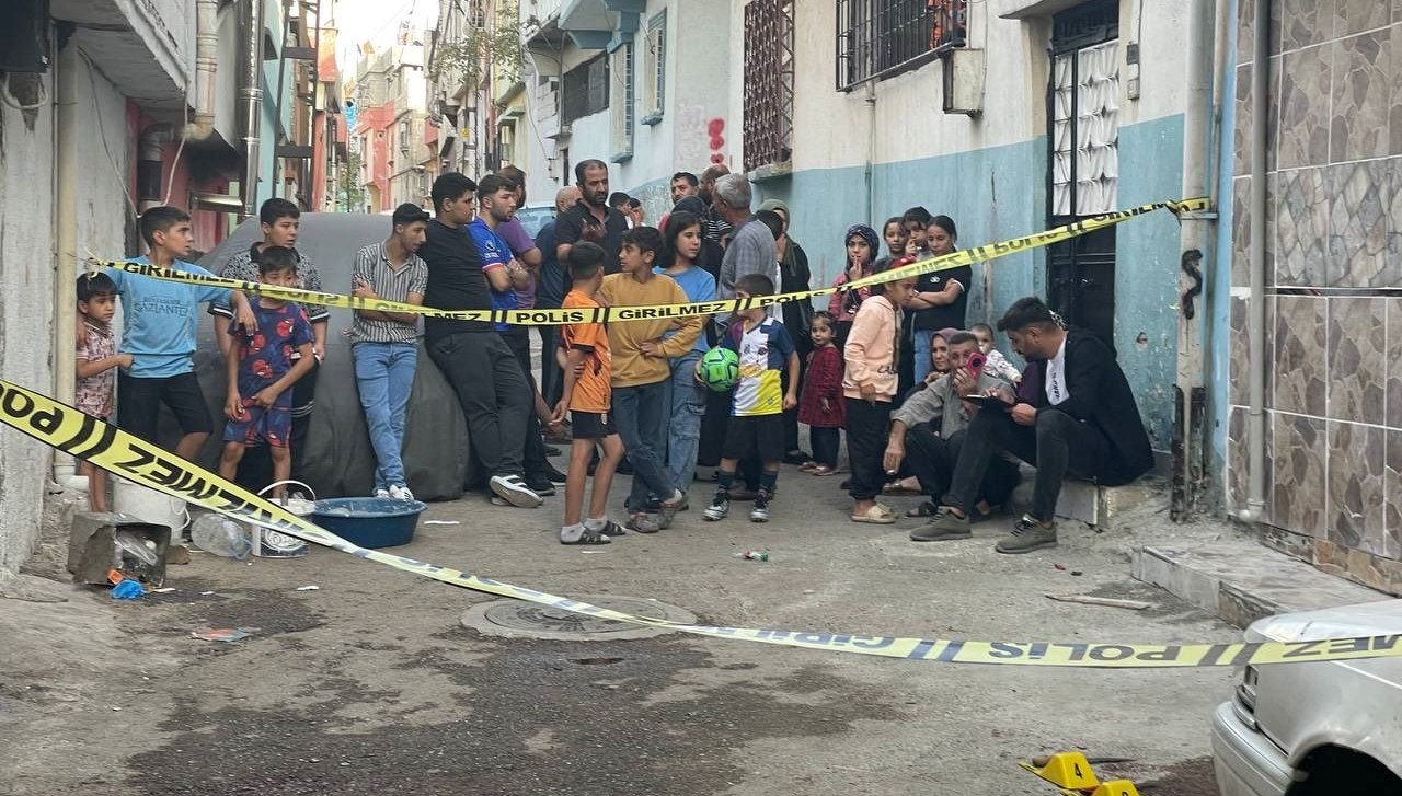 tartistigi kardesi tarafindan bicaklanarak olduruldu bupipwAq