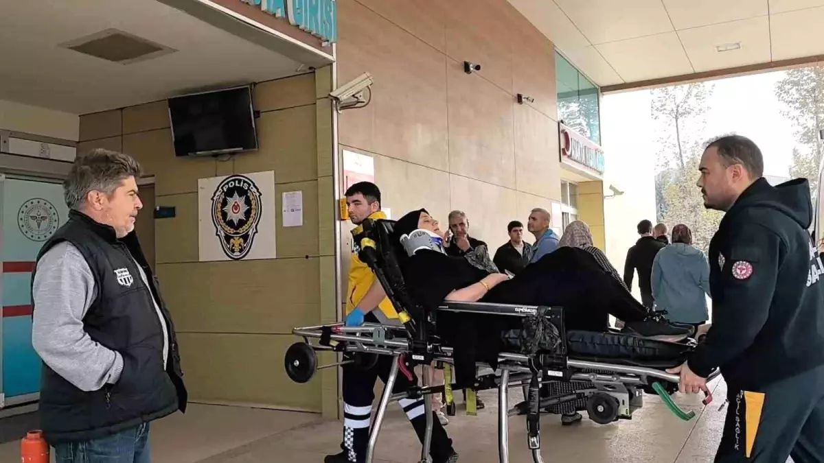 bursada kontrolden cikan otomobil sarampole yuvarlandi nfXawnUg.jpg