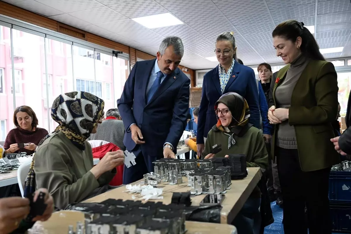 vali sezer kadin uretim atolyesini ziyaret etti 7Q8VdTcN.jpg